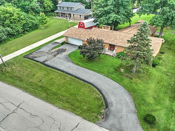 4th image of 3089 Greenlake Dr