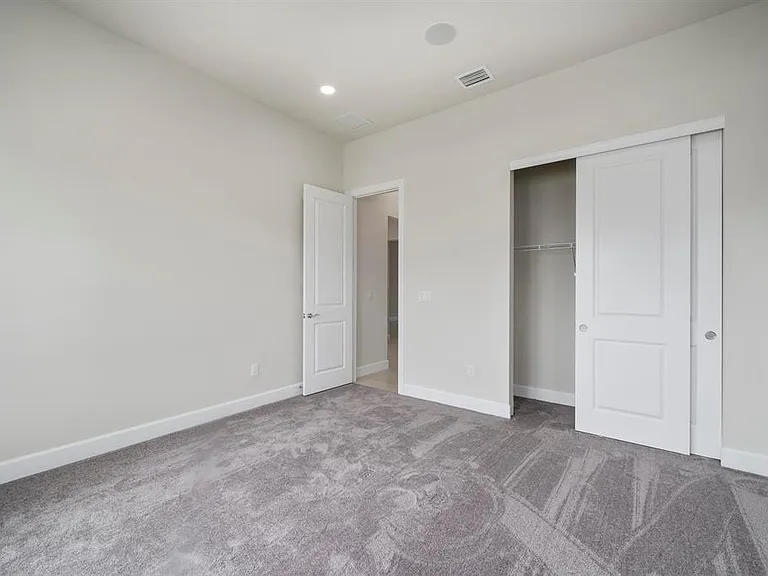 818 SE Courances Dr — Photo 28