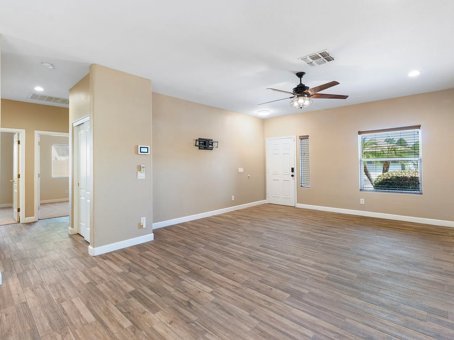 4 bed, 1656 sqft, $2,900 — Photo 4