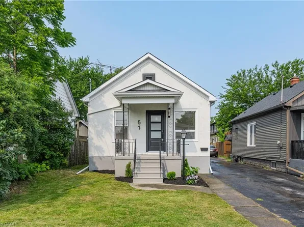 51 Queen St S, Thorold, ON L2V 3N2