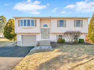 61 Winterset Dr, Springfield, MA 01129
