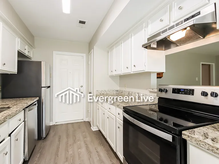 17311 Baronshire Dr — Photo 2