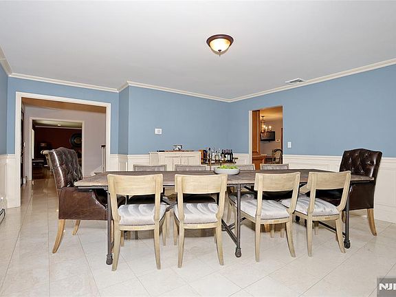 5th image of 252 Bayberry Ln