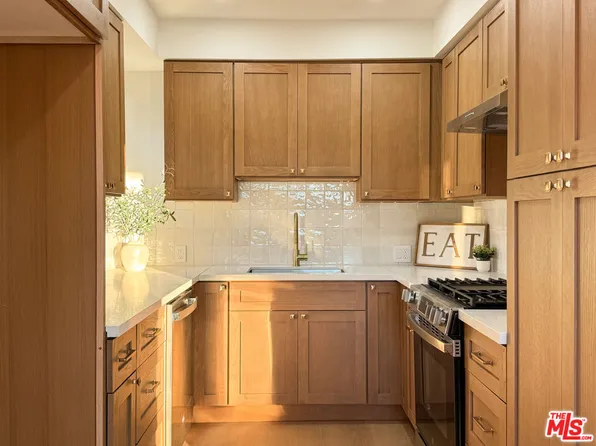 4579 Ambrose Ave APT 8, Los Angeles, CA 90027