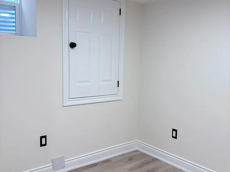 158 Wainscot Ave #BASEMENT — Photo 9