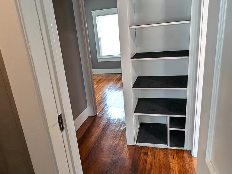139 S Foster Ave — Photo 9