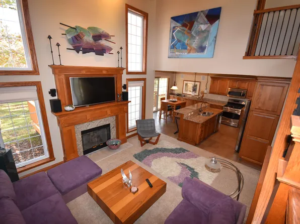 1617 Woodland Dr, Lake Geneva, WI 53147