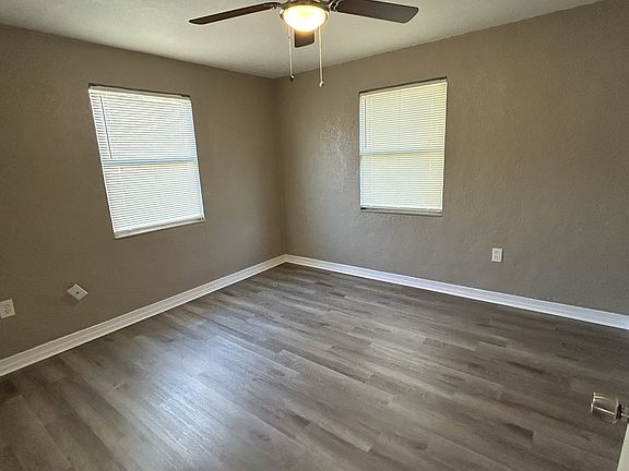 5th image of 2420 Tanglewood St