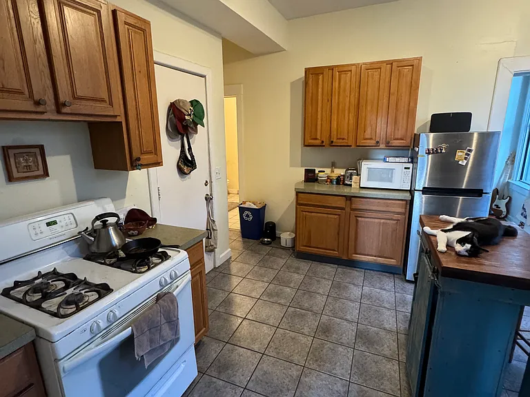 1449 N Artesian Ave #2F — Photo 3