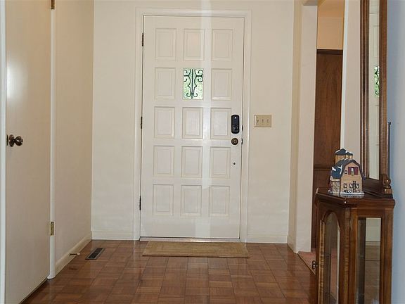 3rd image of 814 Bagwell Ave