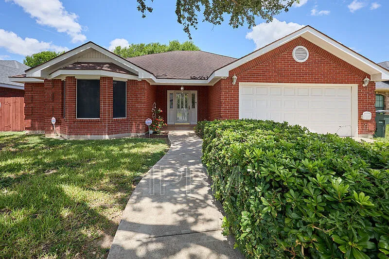 4 bed, 3.0 bath, 2062 sqft, $2,300 — Photo 3