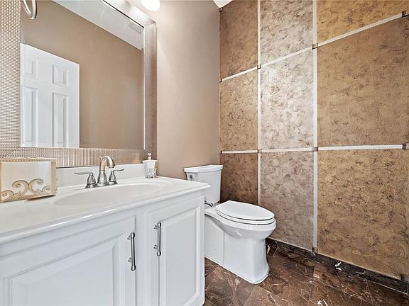 5th image of 10723 Brookshire Ln