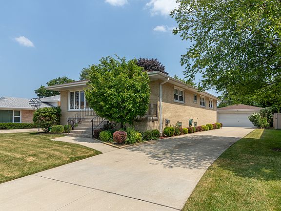 3rd image of 8033 N Nora Ave
