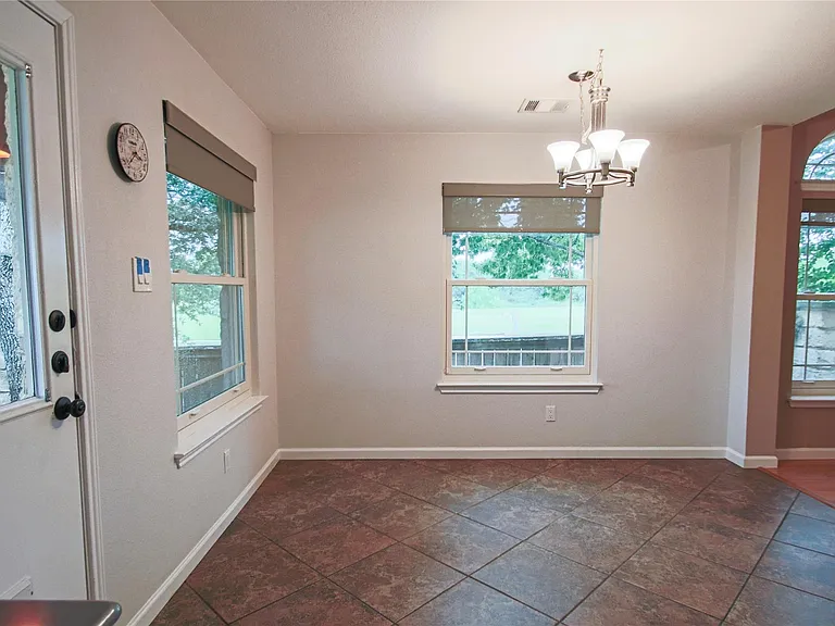 1109 Traci Michelle Dr — Photo 11