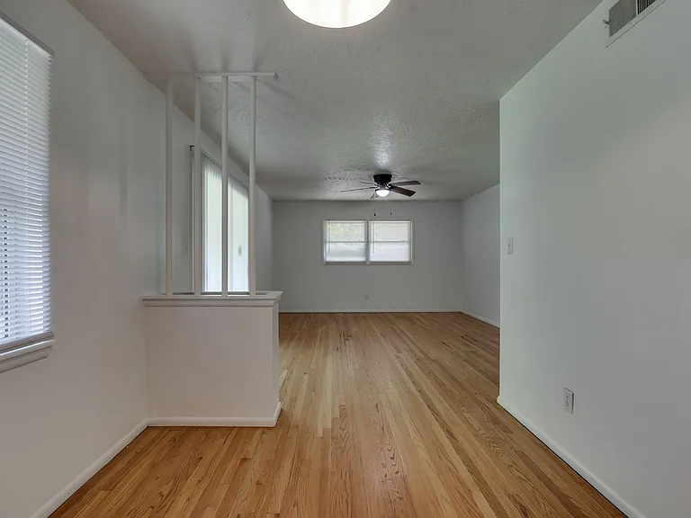 3516 Mount Pleasant Dr — Photo 9