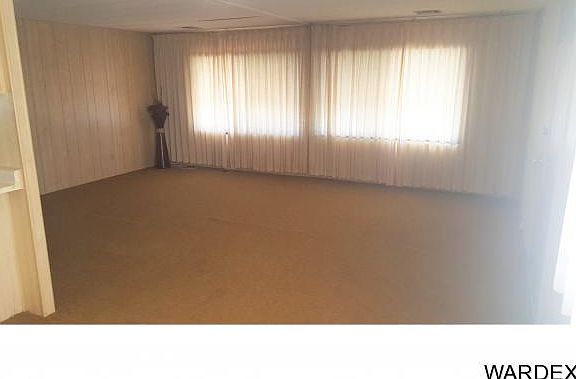 4th image of 1045 E Pecan Dr
