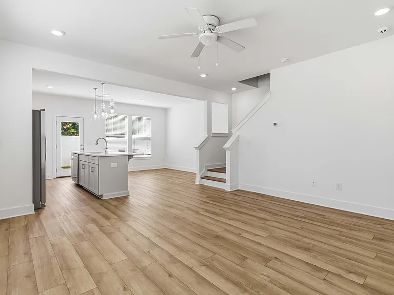 105 Cobden Ct — Photo 18