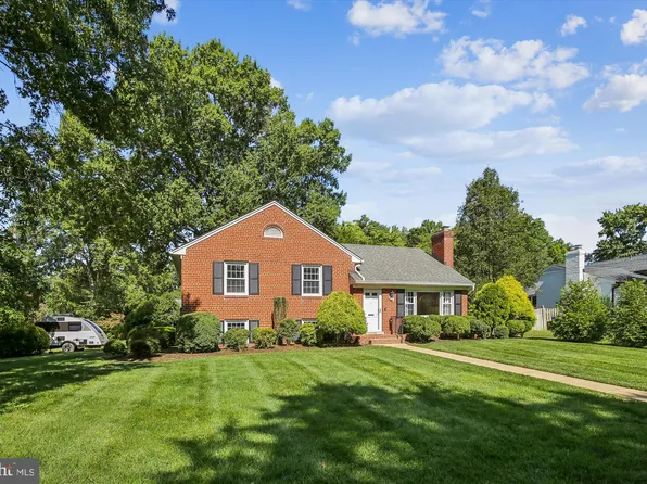 6430 Princeton Dr, Alexandria, VA 22307