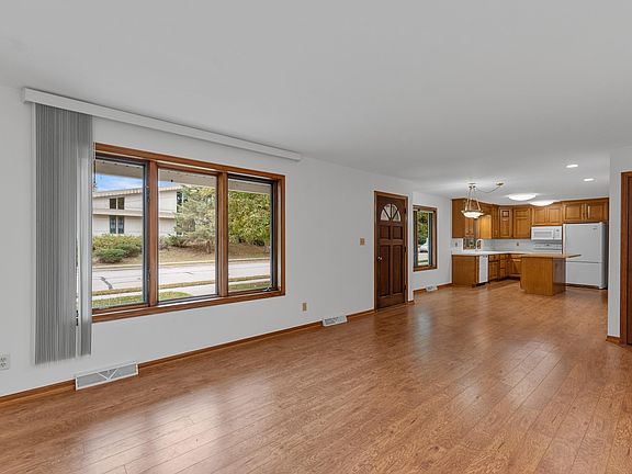 4th image of 109 Filby St