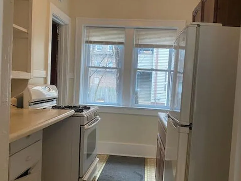 960 Dewey Ave — Photo 3