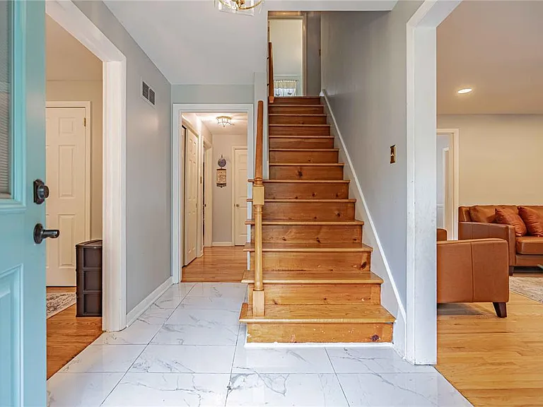 285 Bridle Path Rd — Photo 5