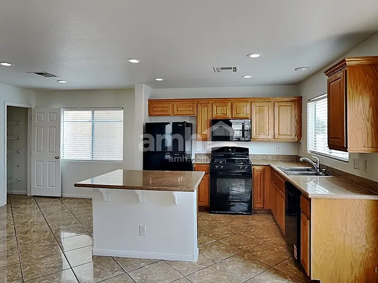 6473 Karlsen Ct — Photo 3