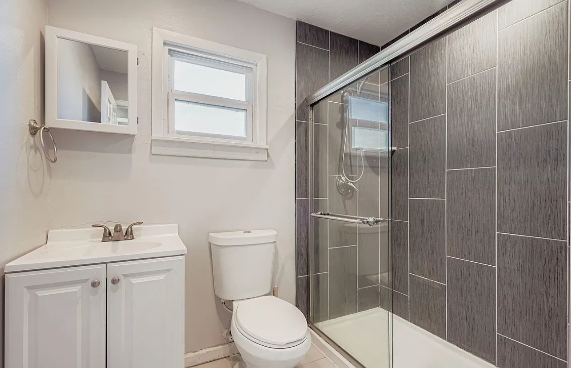 6 bed, 2077 sqft, $700 — Photo 3