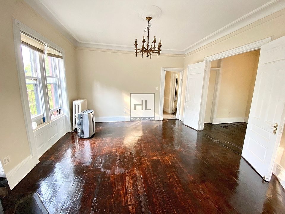 1st image of 35 Willow St #4