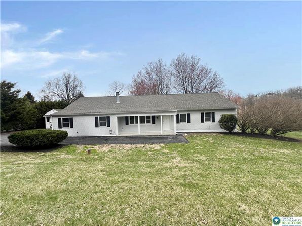 6752 Old Grange Rd, Slatington, PA 18080