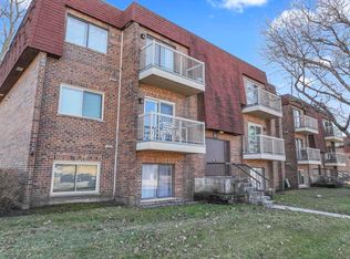 605 W Central Rd APT C1, Mount Prospect, IL 60056