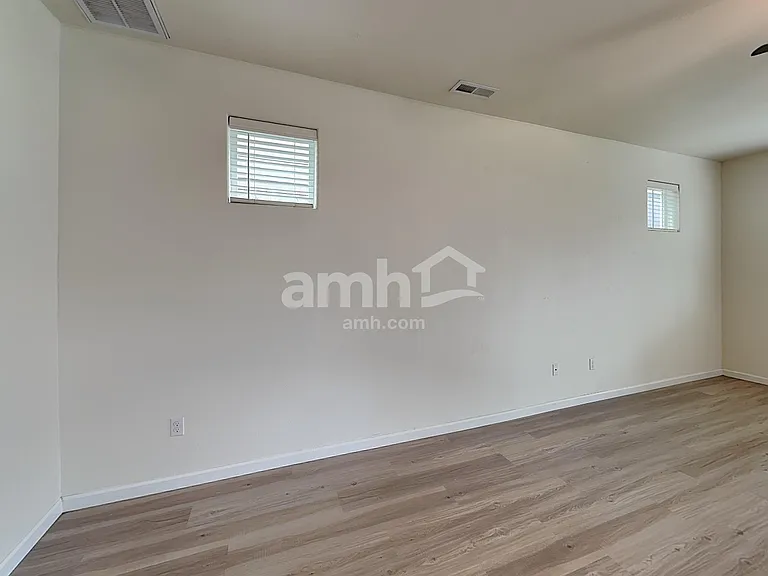 1315 W 15th Ave — Photo 8