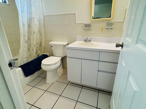 3rd image of 1819 Wilson St #12A