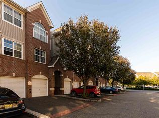19 Lee Ct, Jersey City, NJ 07305