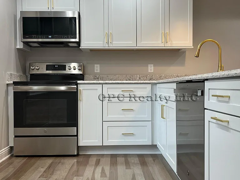 709 Webster St — Photo 12