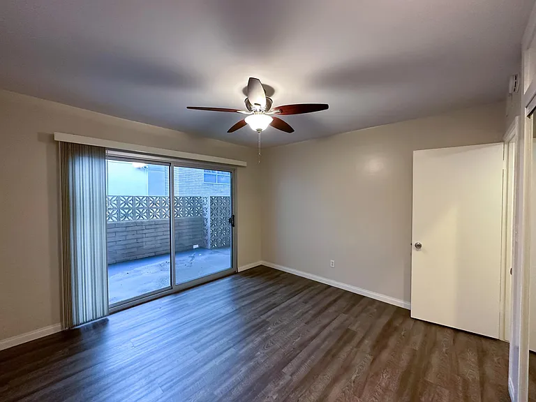 241 S Hudson Ave #12 — Photo 14