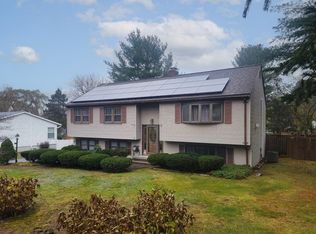14 Coachman Ln, Methuen, MA 01844