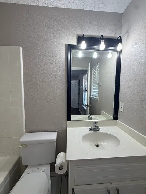 5816 8th Street - B — Photo 3