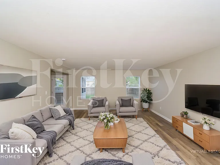 15490 Farmland Ct — Photo 4