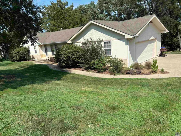 2114 SW Llandovery Ln, Topeka, KS 66614