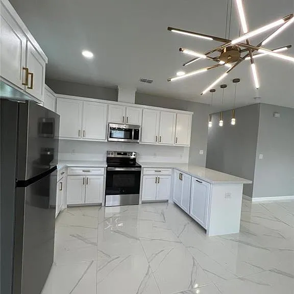 5600 Northwestern Ave #2 — Photo 4