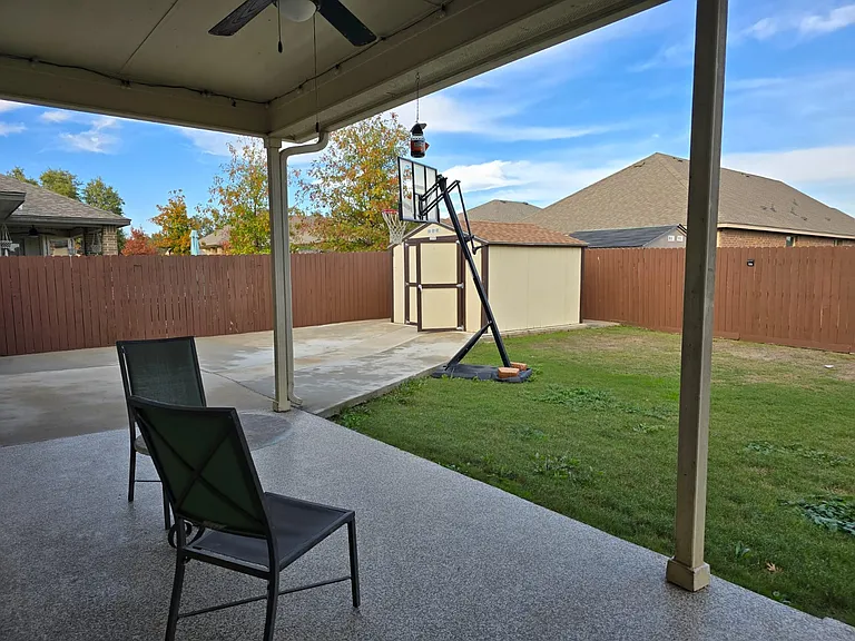 5561 Othello Dr — Photo 55