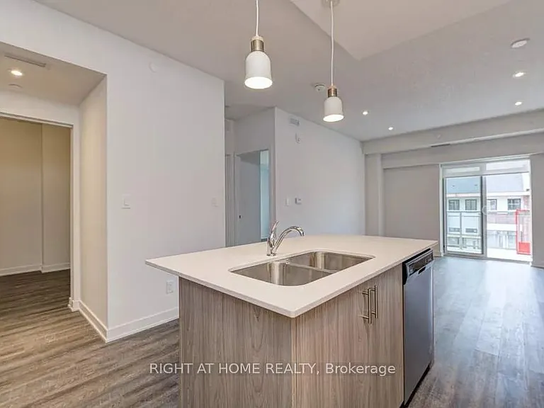 16 Markle Cres #312 — Photo 1