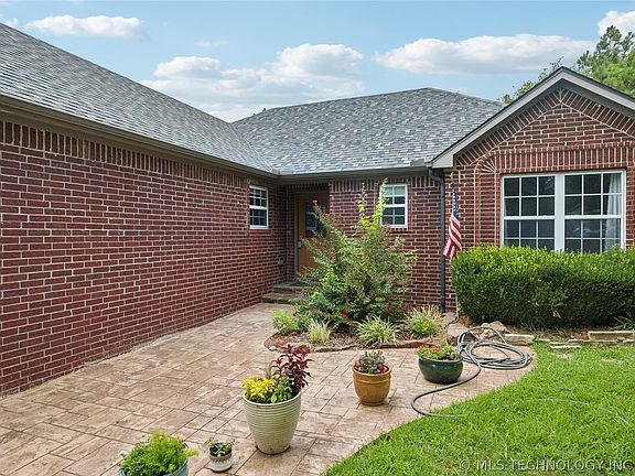 3rd image of 2716 Highwood Dr