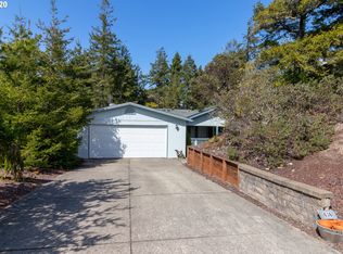 636 Lewis Circle Ct, Florence, OR 97439