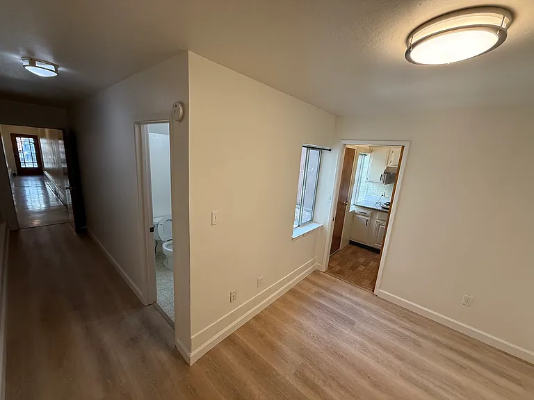 1525 Powell St — Photo 11