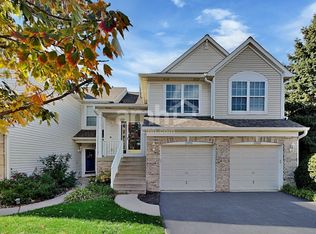 2990 Waters Edge Cir, Aurora, IL 60504