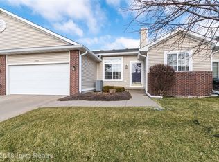 9509 Garnet Ln, Johnston, IA 50131