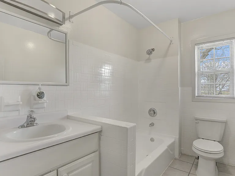 Versailles Apartments — Photo 11
