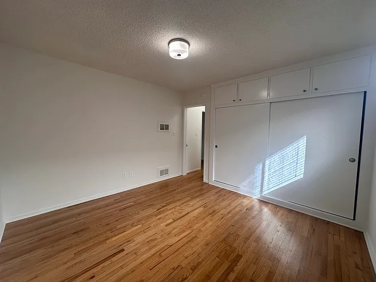1219 Barry Ave #2 — Photo 12