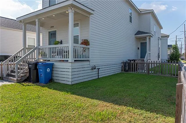 3 bed, 2.0 bath, 1126 sqft, $2,000 — Photo 2